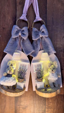 Enfeite de Porta Páscoa Iluminado 3D - Duplo com Coelhinhos e Lavandas LED